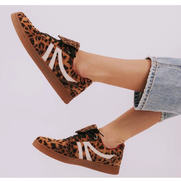 Steve Madden Women leopard print Retro  Low top Sneakers Sz. 10 NIB - Picture 2 of 9